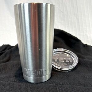 YETI Rambler 20 oz Stainless Steel Tumbler with Lid (Methodist Hospital edition)